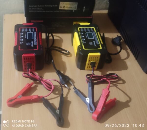 Chargeur de Batteries de Voiture et de Moto - Guinée Conakry